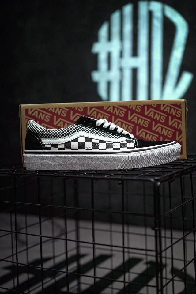 Vans Old Skool Preto e Branco costura quadriculada