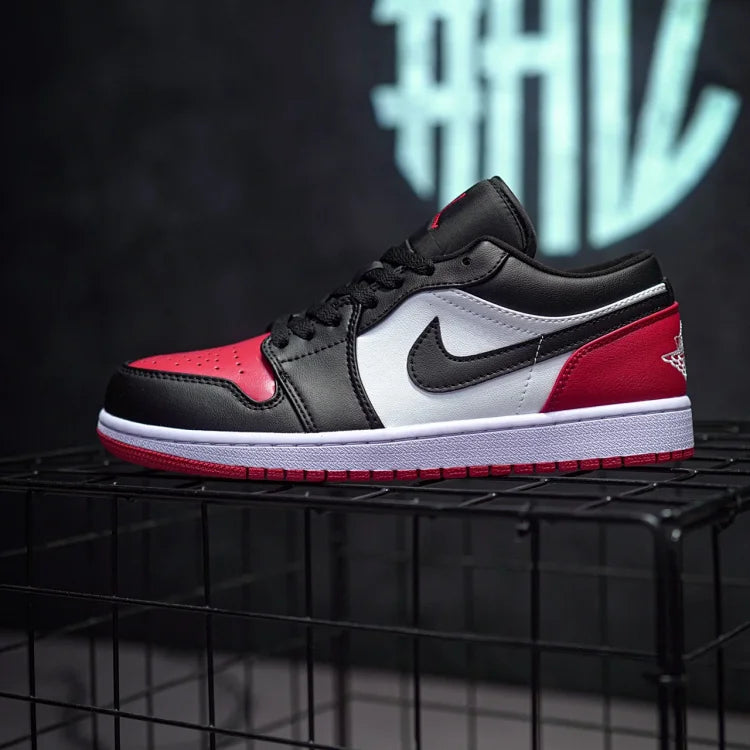 Air Jordan 1 Low Bred Toe Preto & Dedo Vermelho