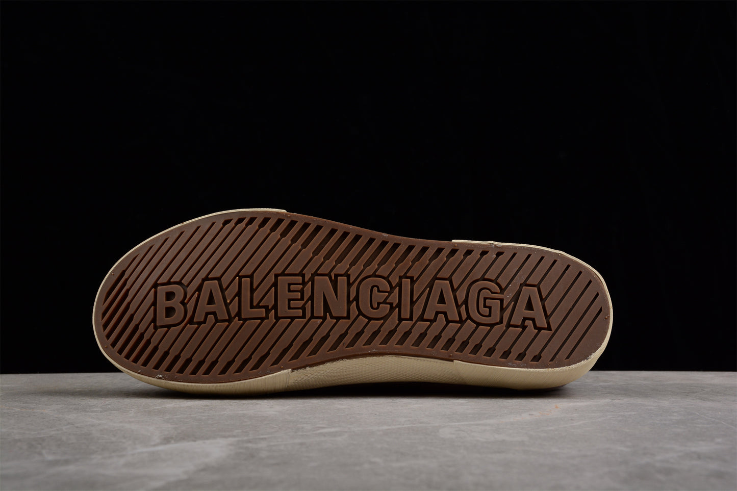 Q32 Balenciaga Vulc Destr