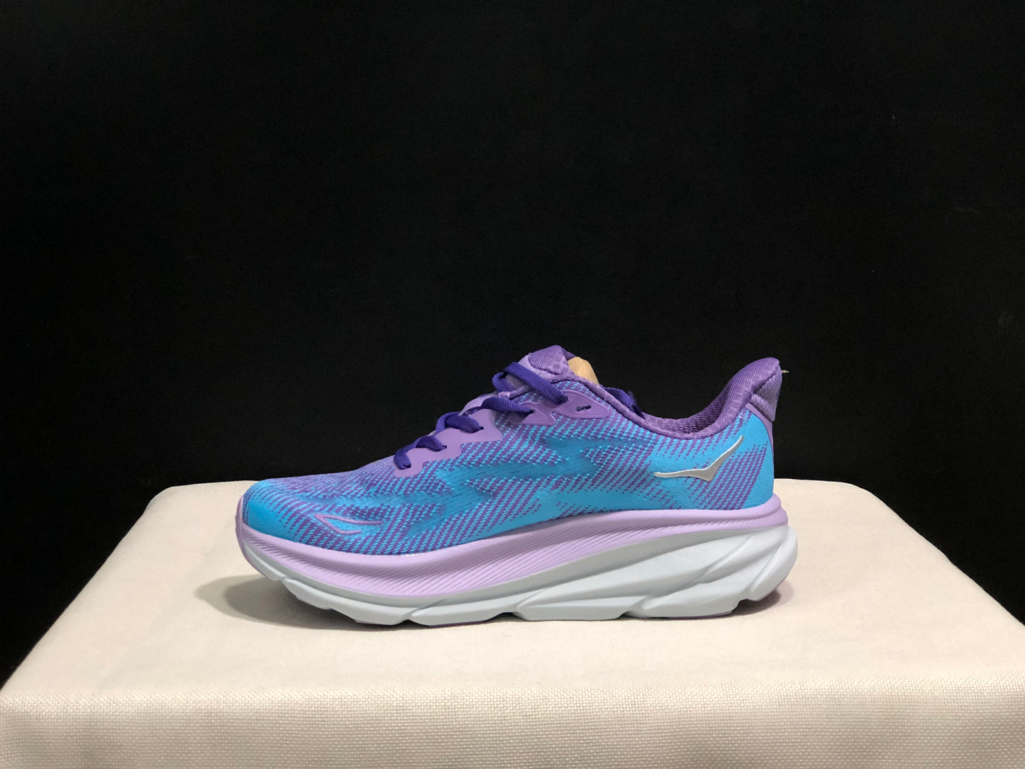HOKA Clifton 9
