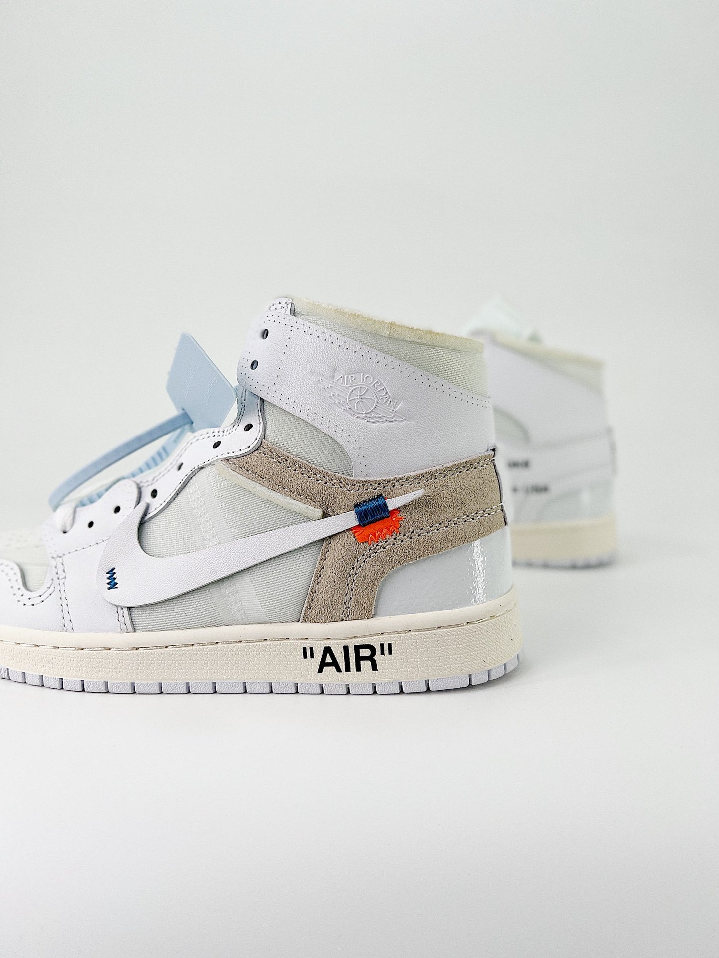 Off-White x Air Jordan 1 Retro High OG “UNC”