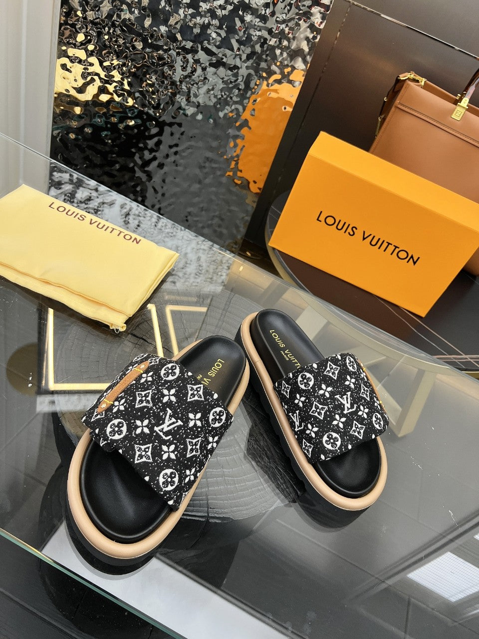 CHINELO Louis Vuitton