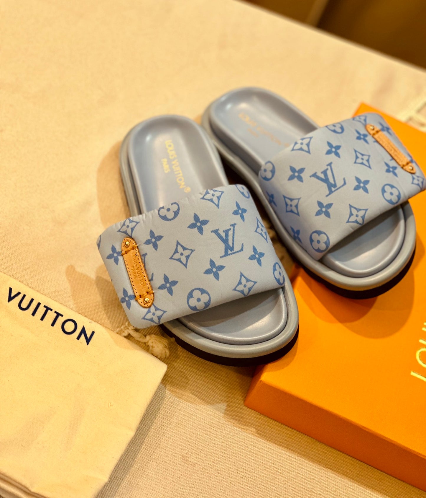 CHINELO Louis Vuitton