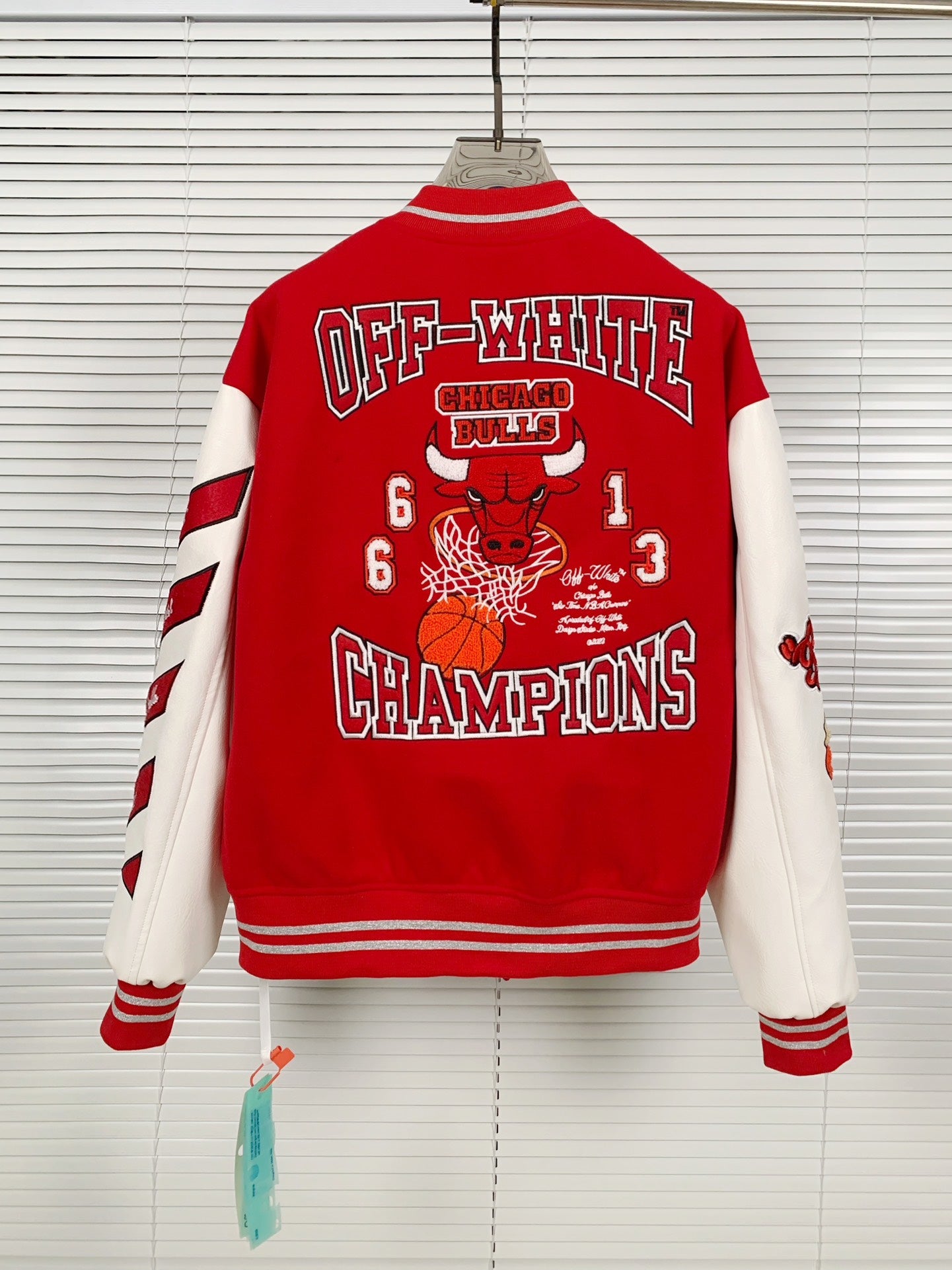 Jaqueta Off-White Varsity Chicago Bulls Red