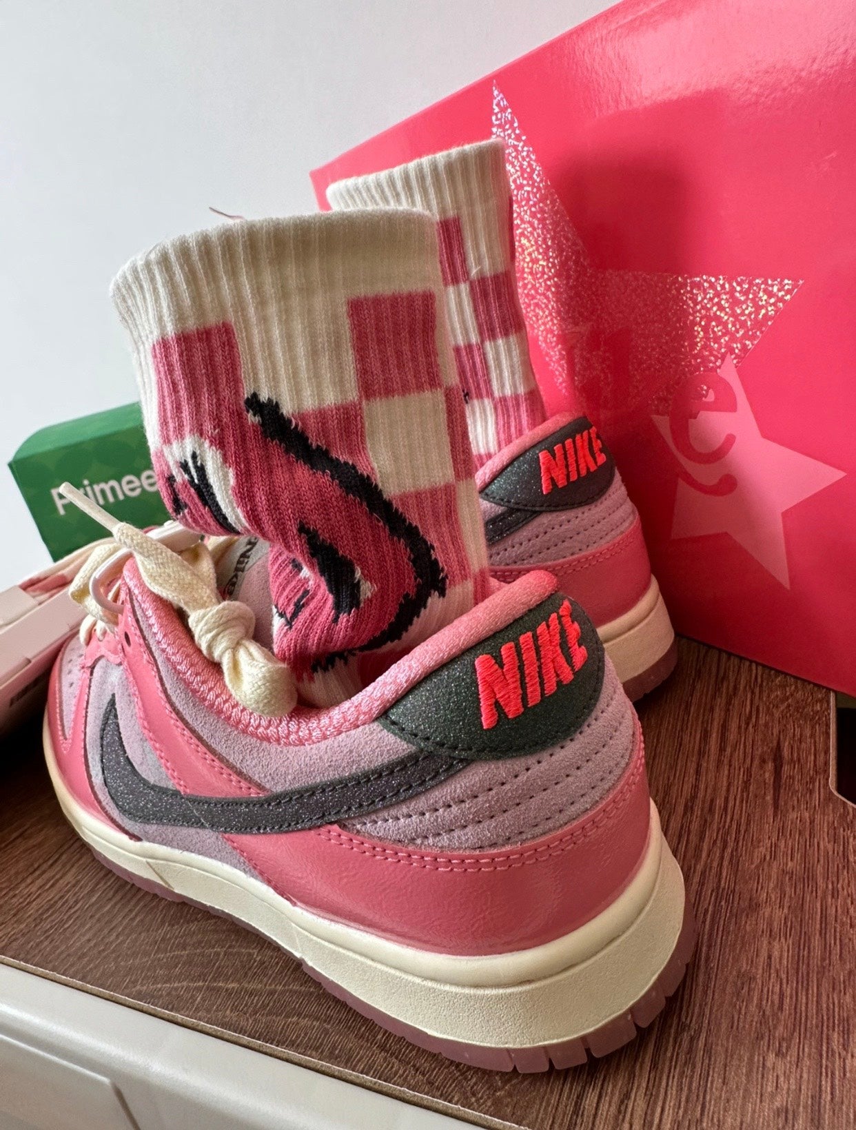 Nike Dunk Low Barbie