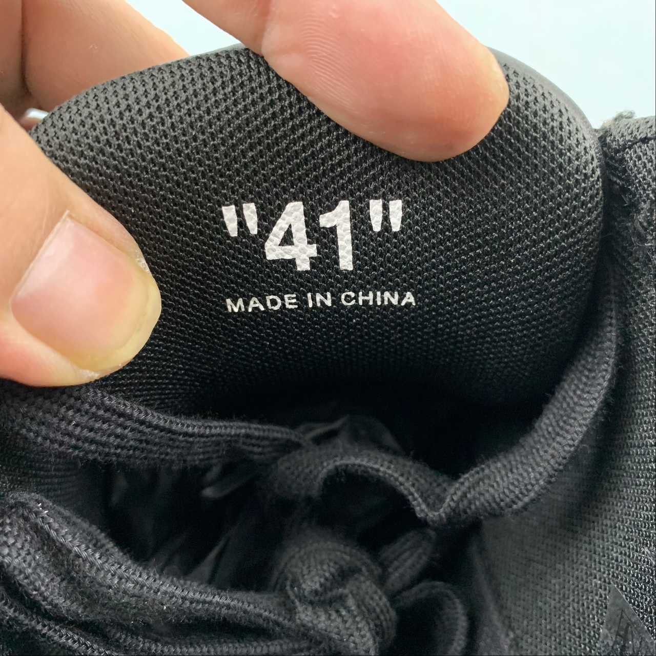 Off-White c/o Virgil Abloh