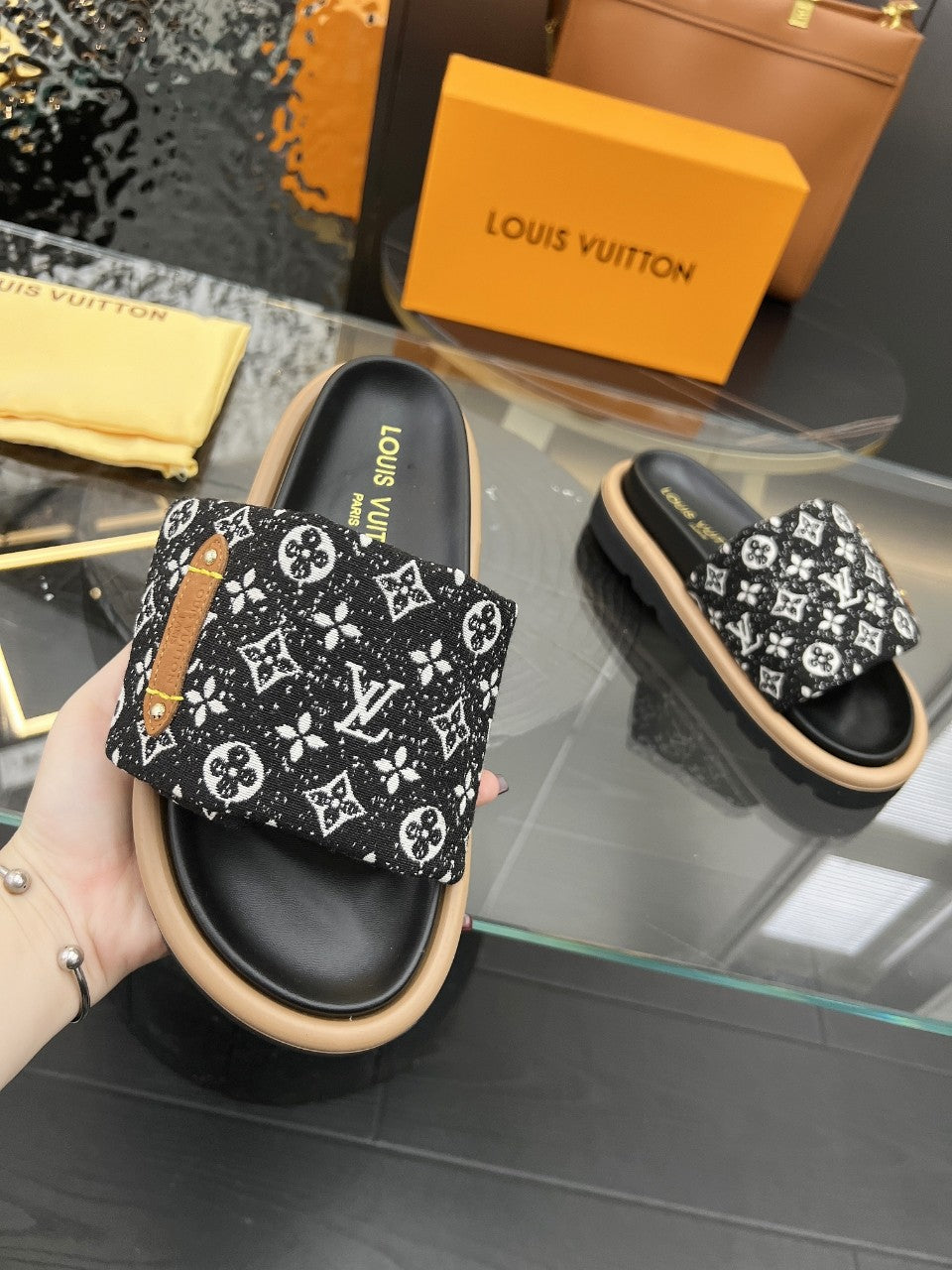 CHINELO Louis Vuitton
