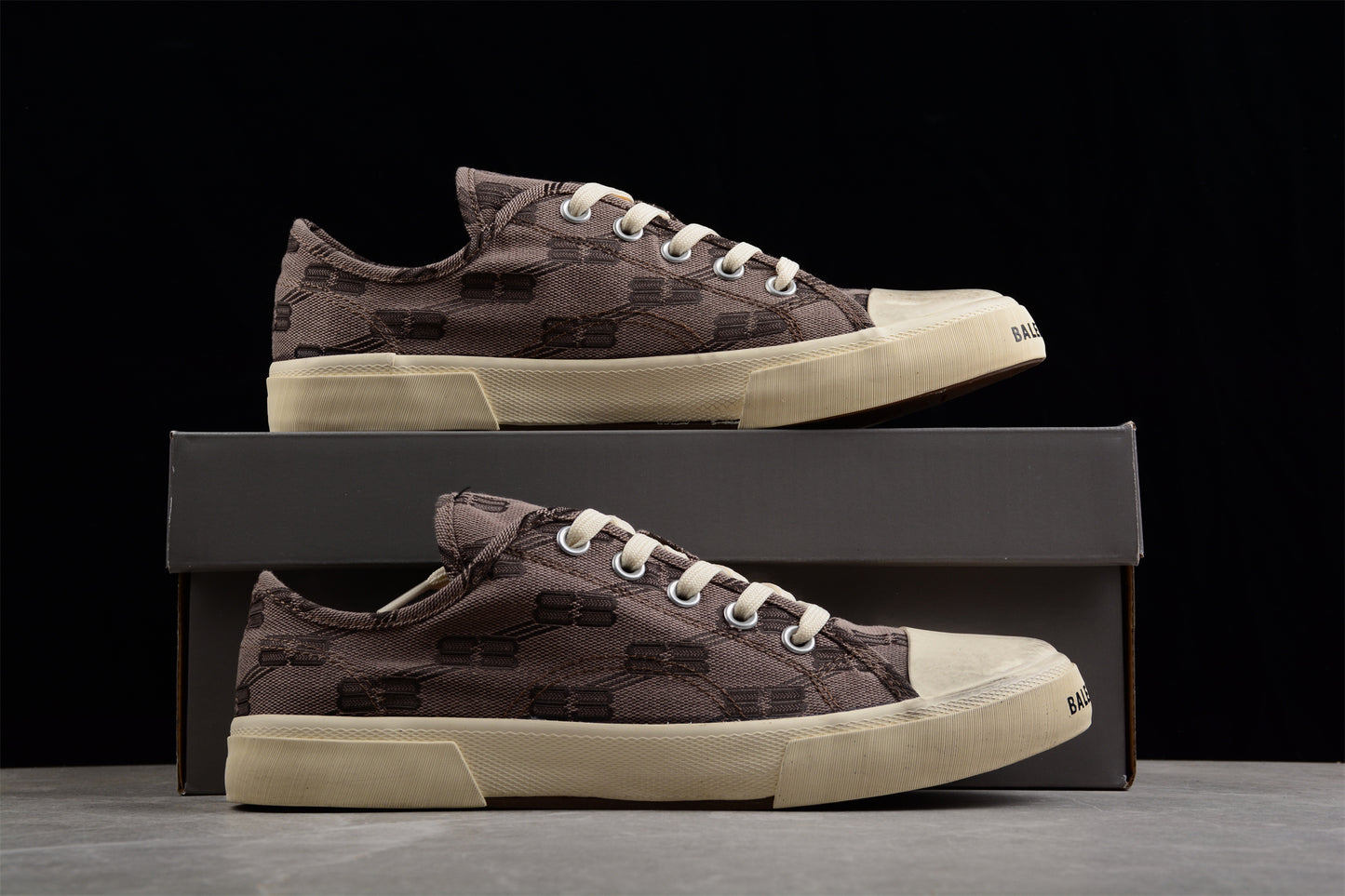Q32 Balenciaga Vulc Destr
