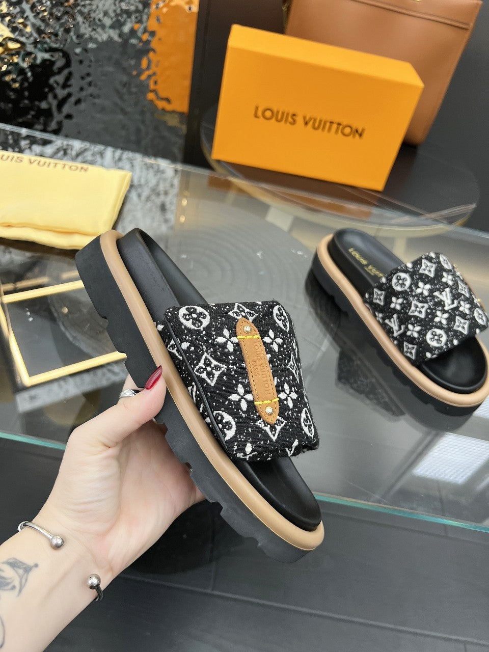 CHINELO Louis Vuitton