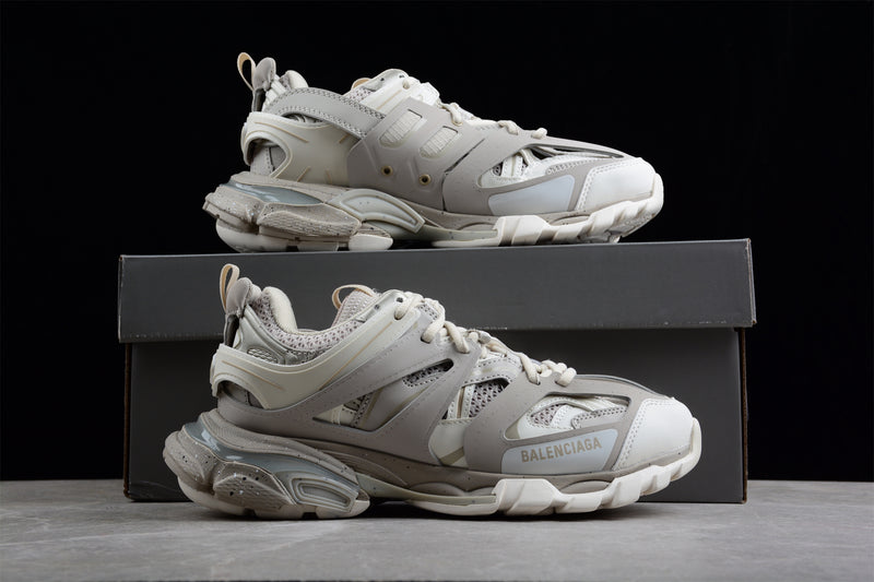 Q48 Balenciaga  Track Sneaker