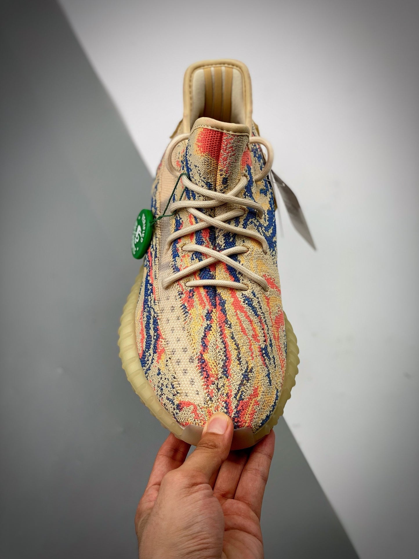 Yeezy 350V2 "MX Oat" Tyrannosaurusmon. Versão exclusiva.