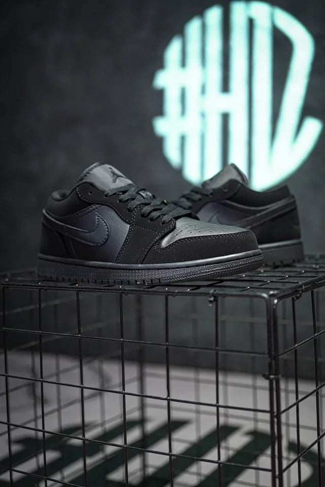 ir Jordan 1 Low Triple Black