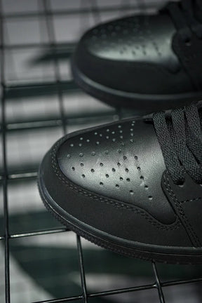 ir Jordan 1 Low Triple Black