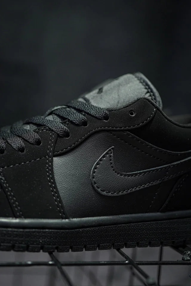 ir Jordan 1 Low Triple Black