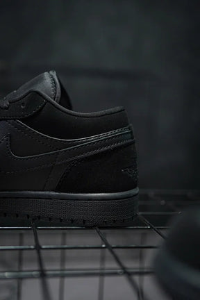 ir Jordan 1 Low Triple Black