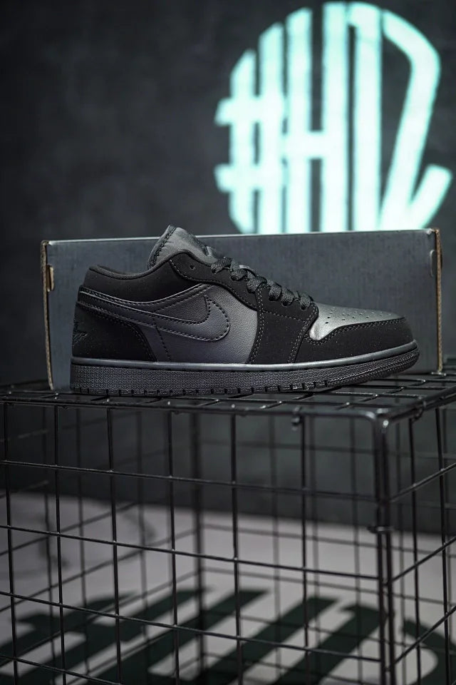 ir Jordan 1 Low Triple Black