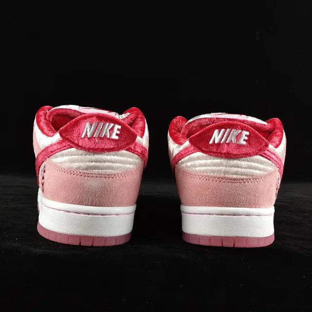 Nike SB Dunk LoLove Skeateboards