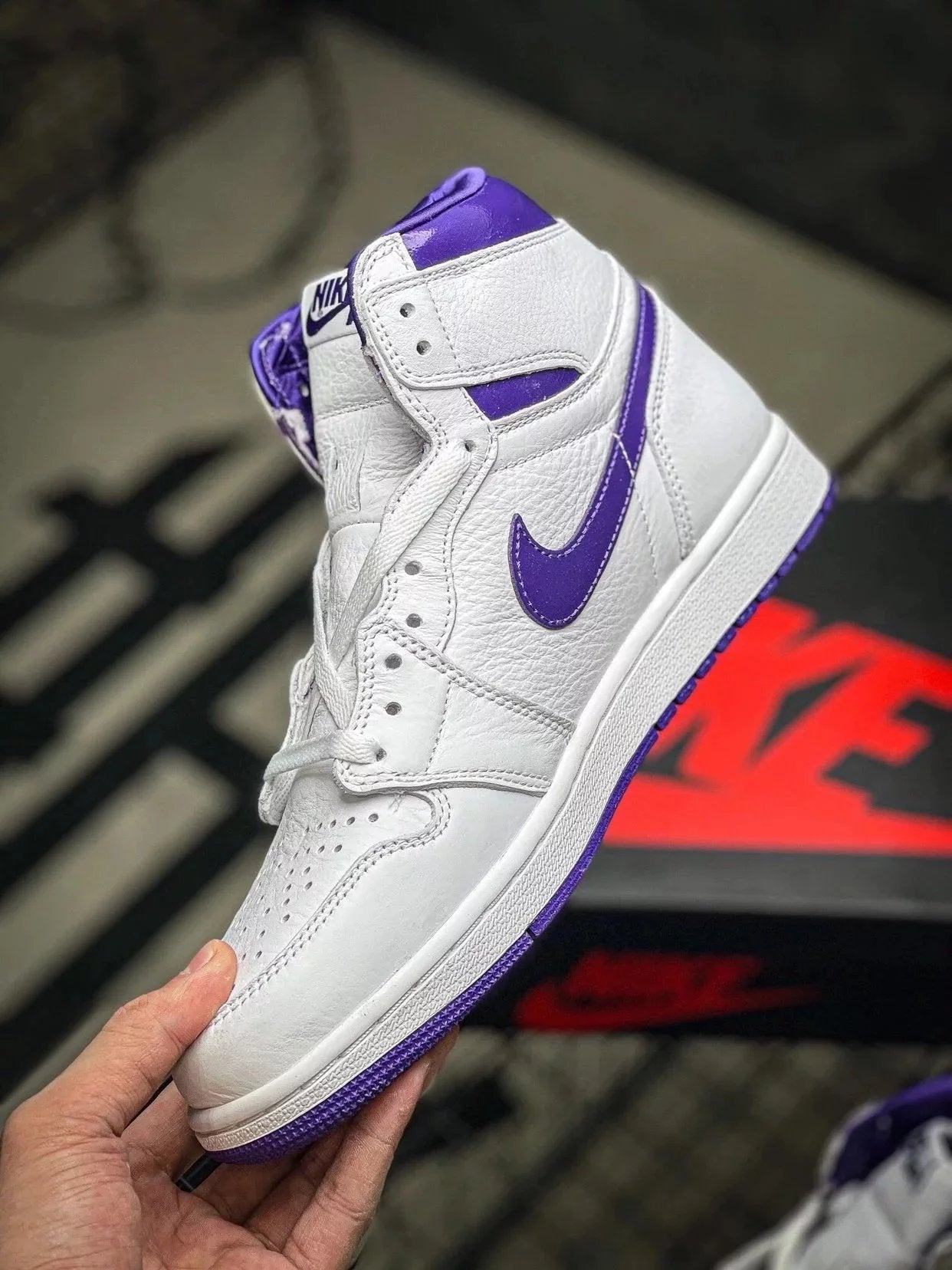 Jordan 1 High OG "Court Purple"