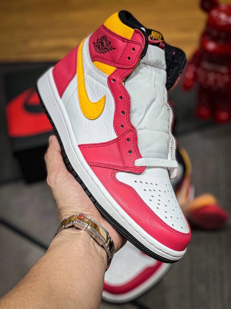 Jordan 1 High OG Retro "Light Fusion Red" Branco Rosa Amarelo