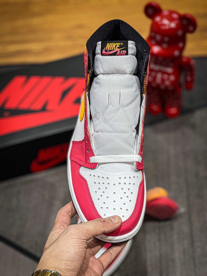 Jordan 1 High OG Retro "Light Fusion Red" Branco Rosa Amarelo