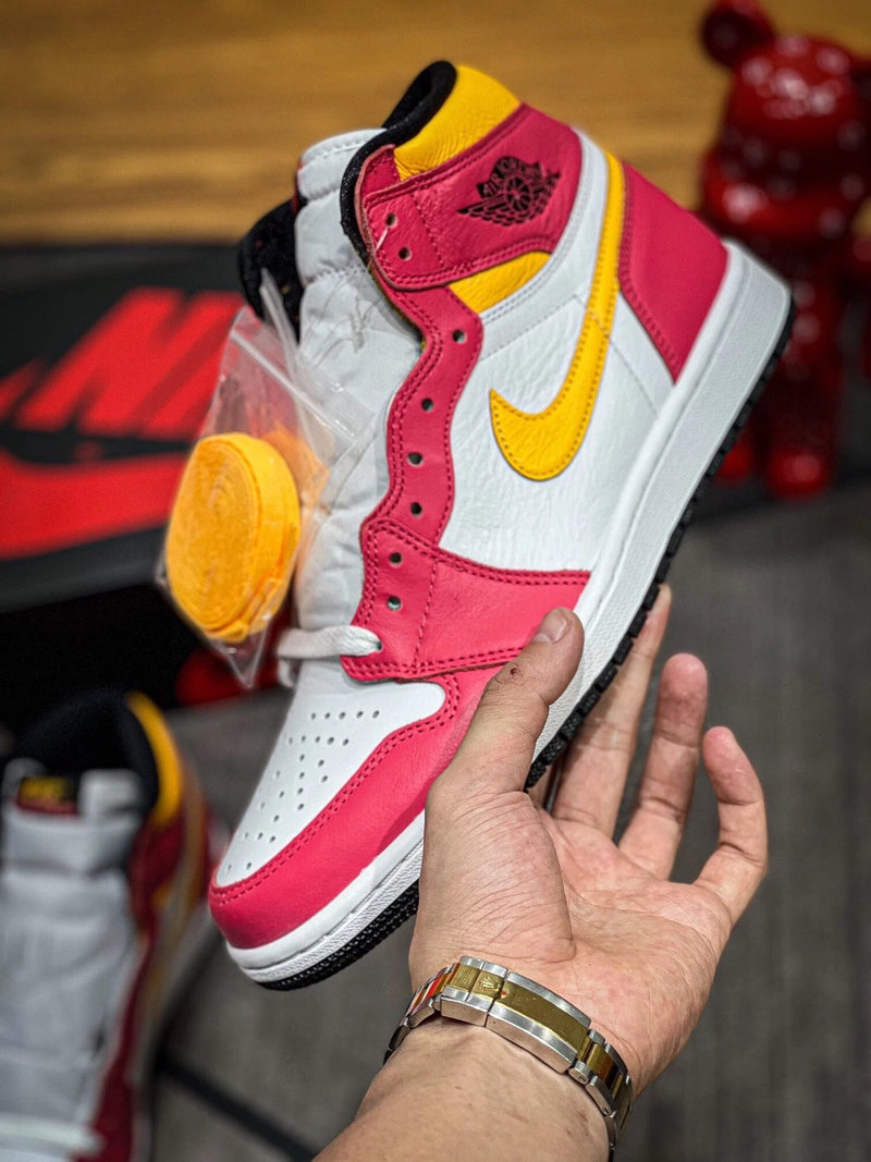 Jordan 1 High OG Retro "Light Fusion Red" Branco Rosa Amarelo