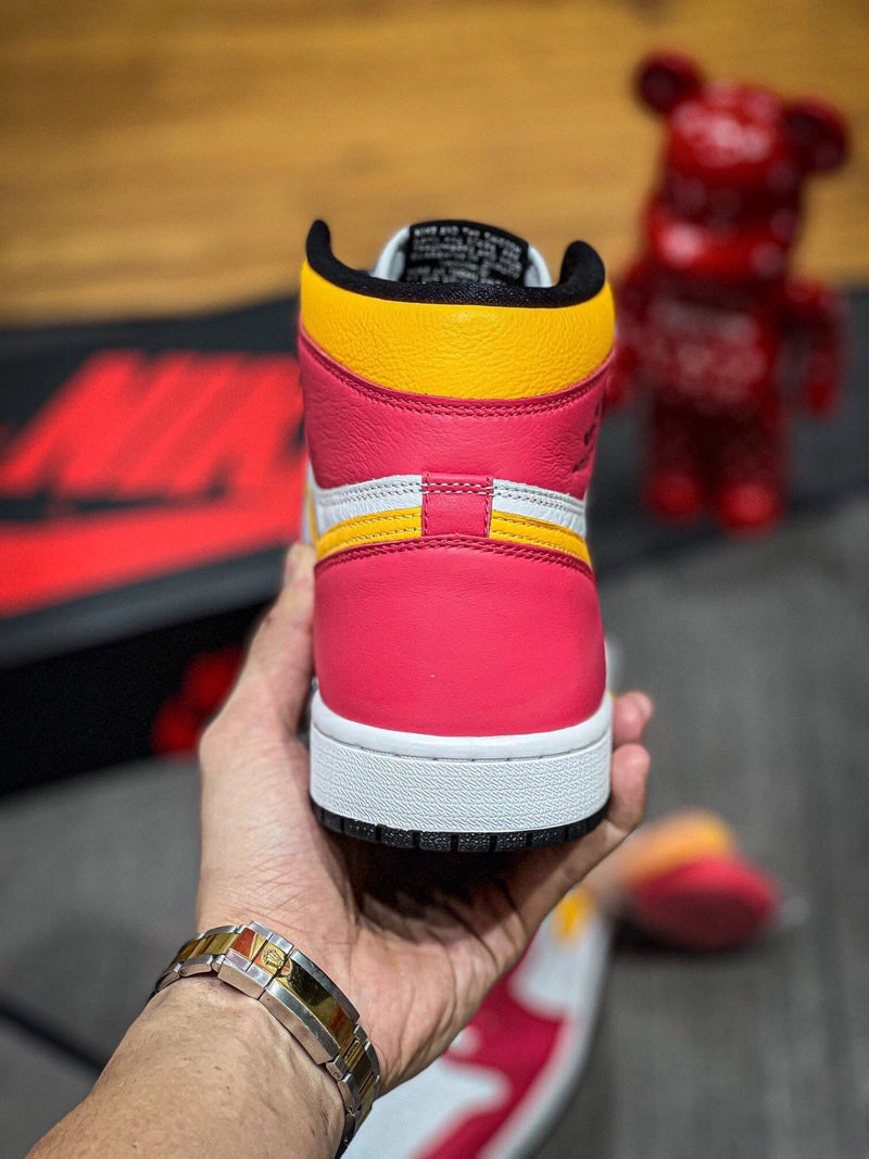 Jordan 1 High OG Retro "Light Fusion Red" Branco Rosa Amarelo