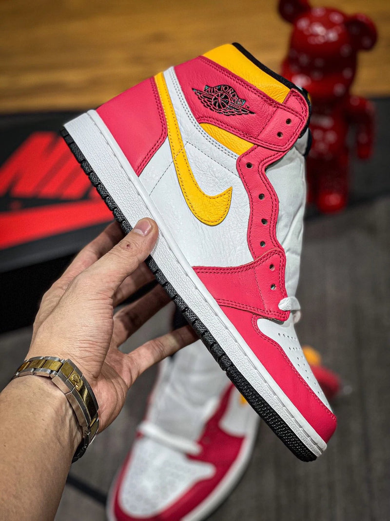 Jordan 1 High OG Retro "Light Fusion Red" Branco Rosa Amarelo