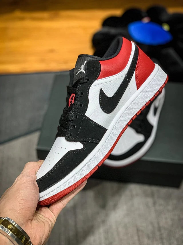 Jordan 1 Low Black Toe de Dongguan Dachang