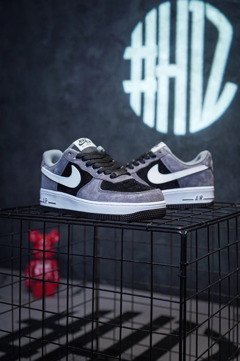 Nike Air Force 1  Camurça preta escura e cinza