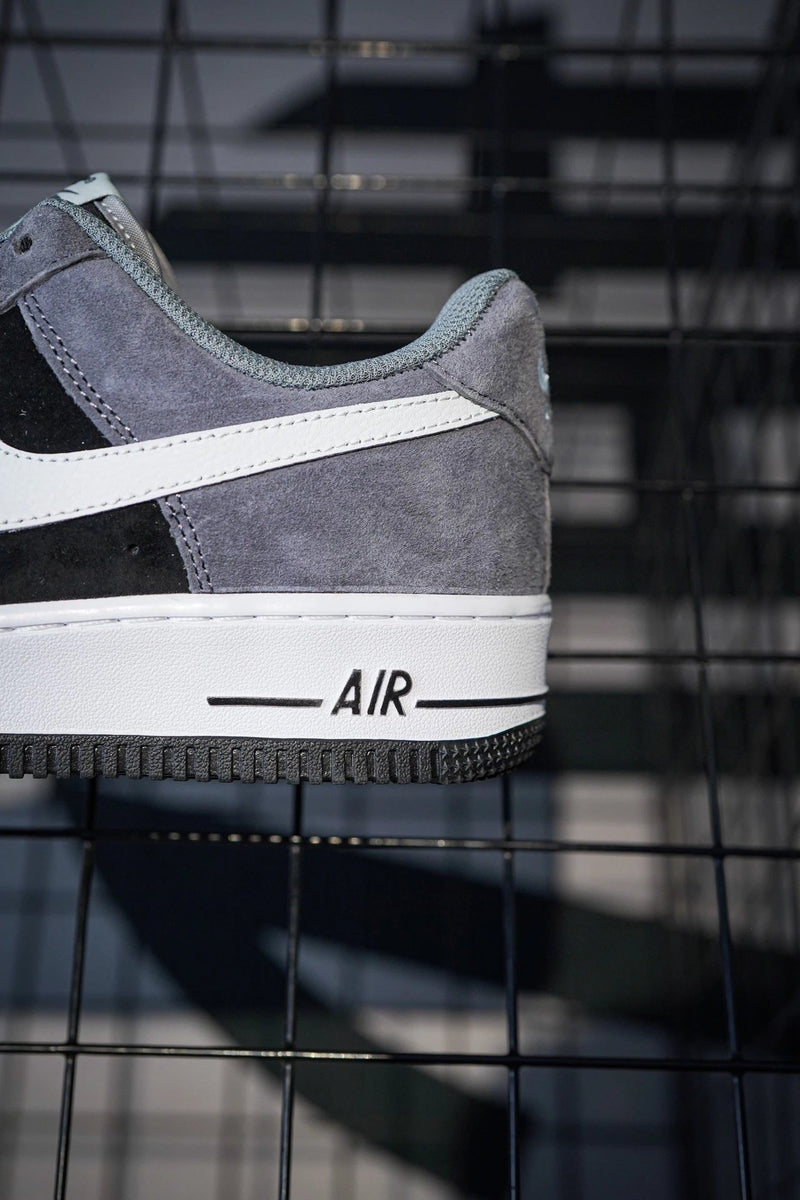 Nike Air Force 1  Camurça preta escura e cinza