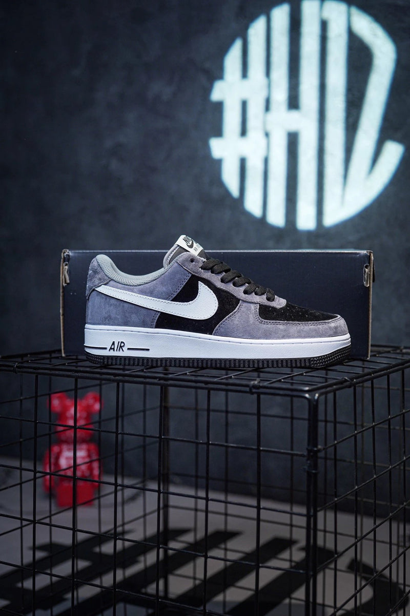 Nike Air Force 1  Camurça preta escura e cinza