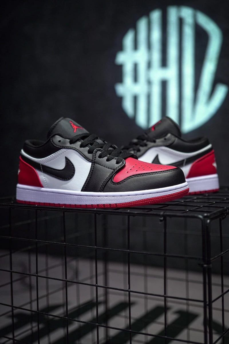 Air Jordan 1 Low Bred Toe Preto & Dedo Vermelho