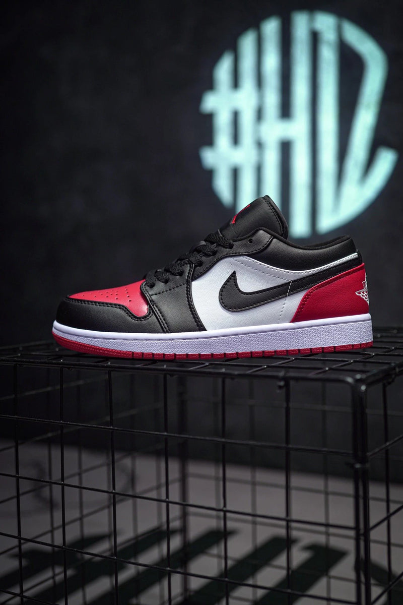 Air Jordan 1 Low Bred Toe Preto & Dedo Vermelho