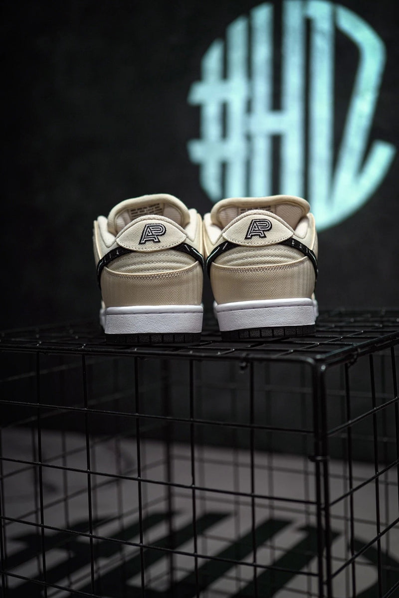 AIbino &Preto x Nike SB Dunk Low "Branco Pérola"