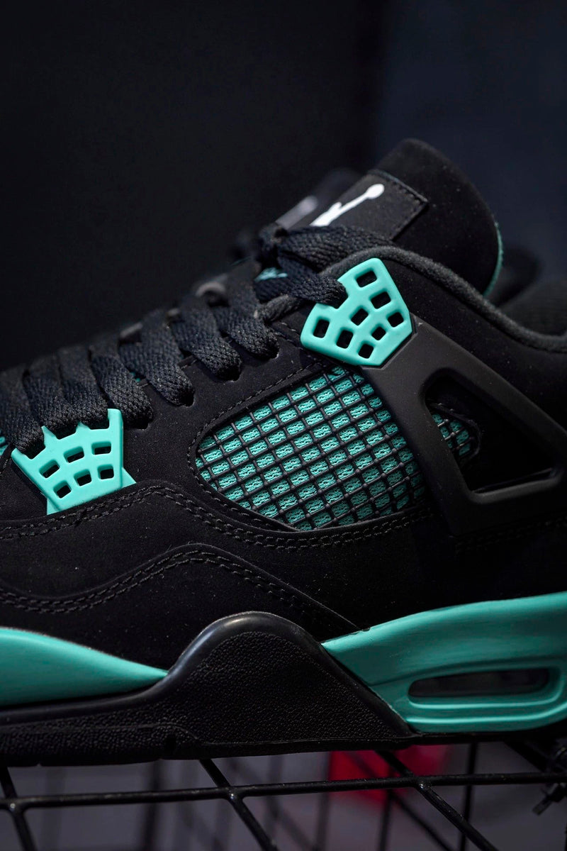 Jordan 4 Preto Retrô Azul Tiffany