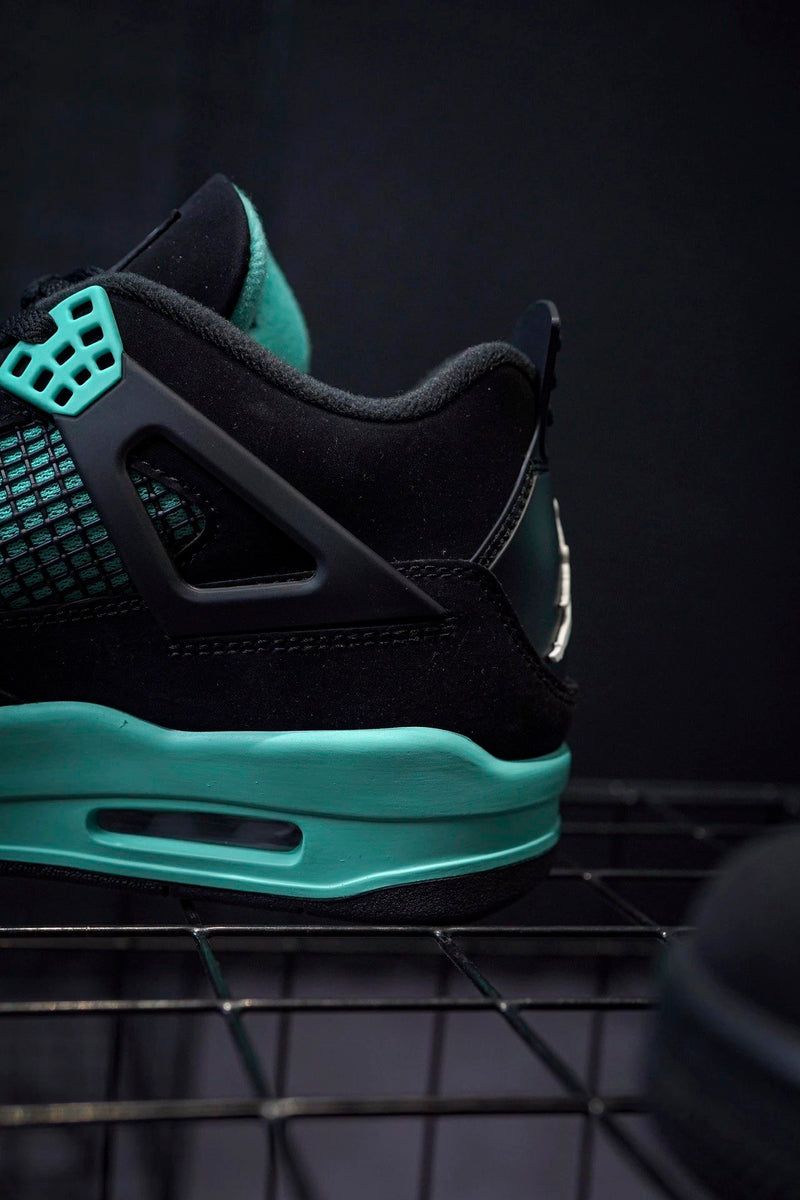 Jordan 4 Preto Retrô Azul Tiffany