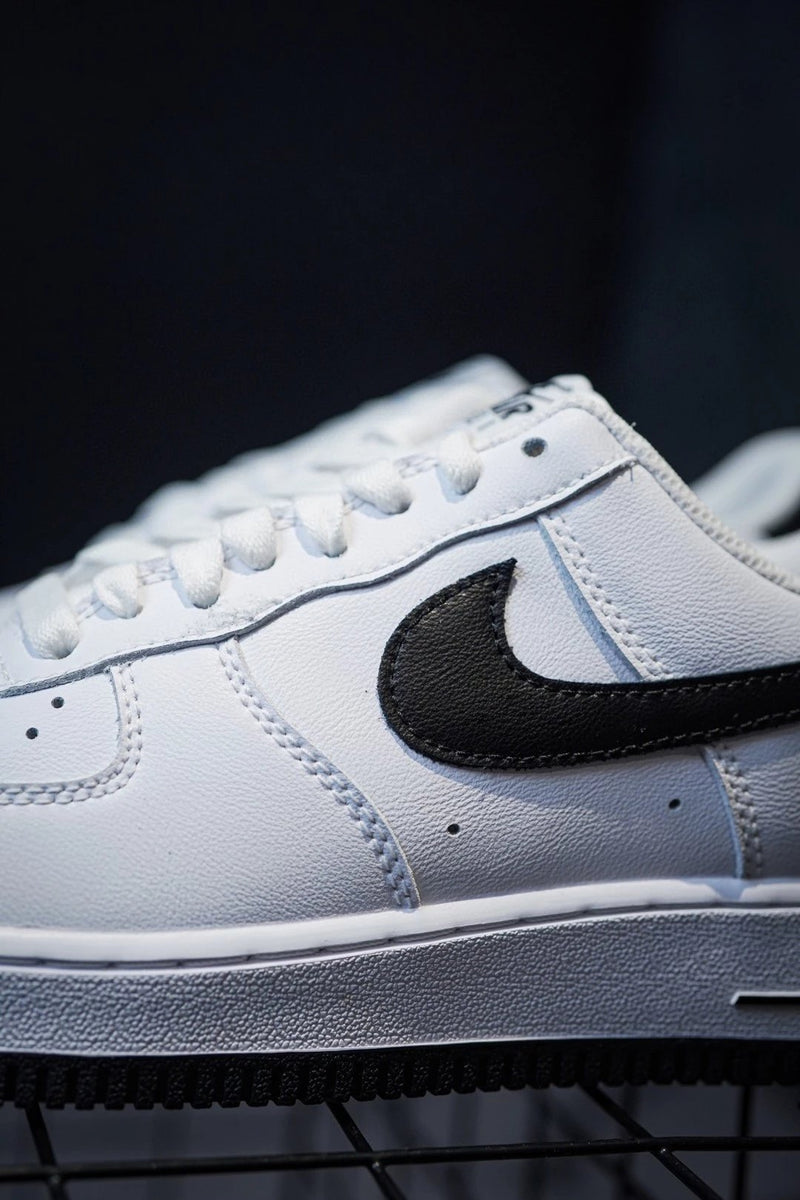 Nike Air Force 1 Low White & Black Hook