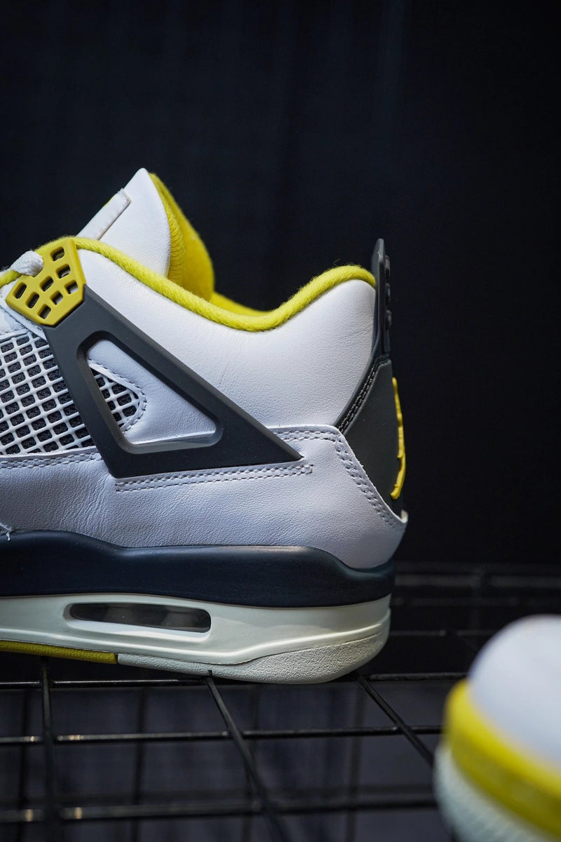 Jordan 4 "Vivid SuIfur" Branco & Amarelo