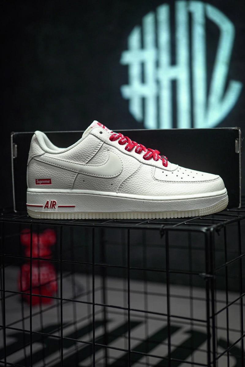 Superme × Nike Air Force 1 Low