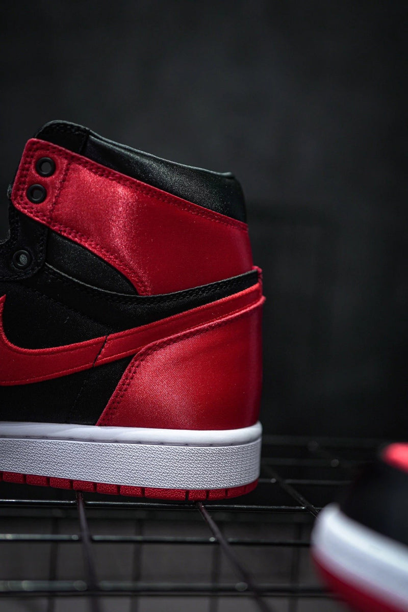 Jordan 1 High OG "Satin Bred" Preto & Seda Vermelha de Dongguan Dachang