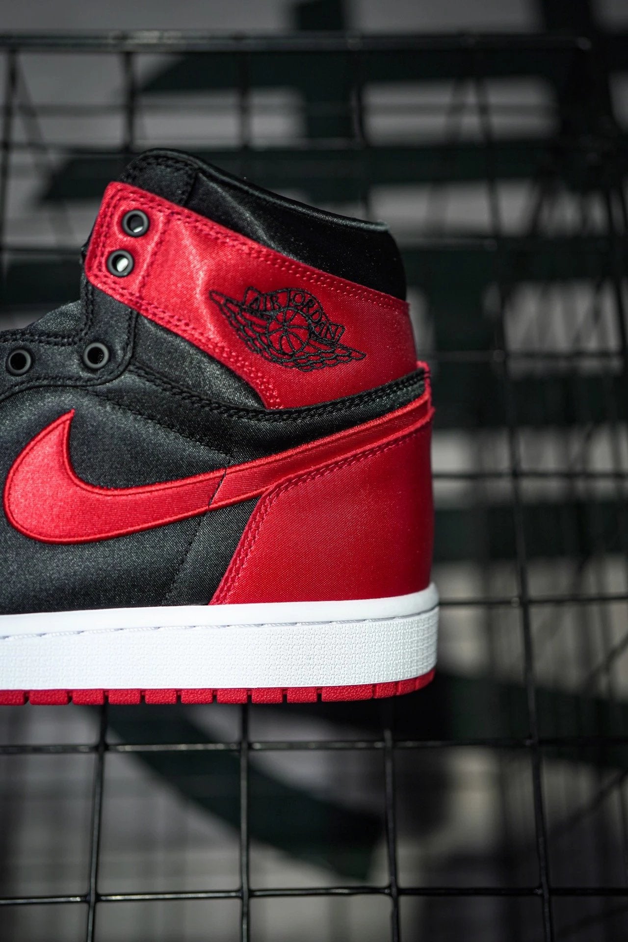 Jordan 1 High OG "Satin Bred" Preto & Seda Vermelha de Dongguan Dachang