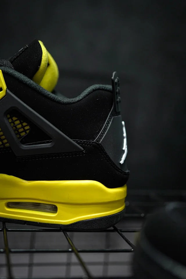 Nike Air Jordan 4 "Thunder"