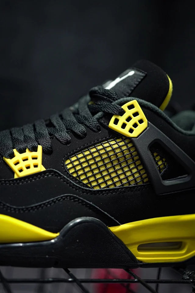 Nike Air Jordan 4 "Thunder"