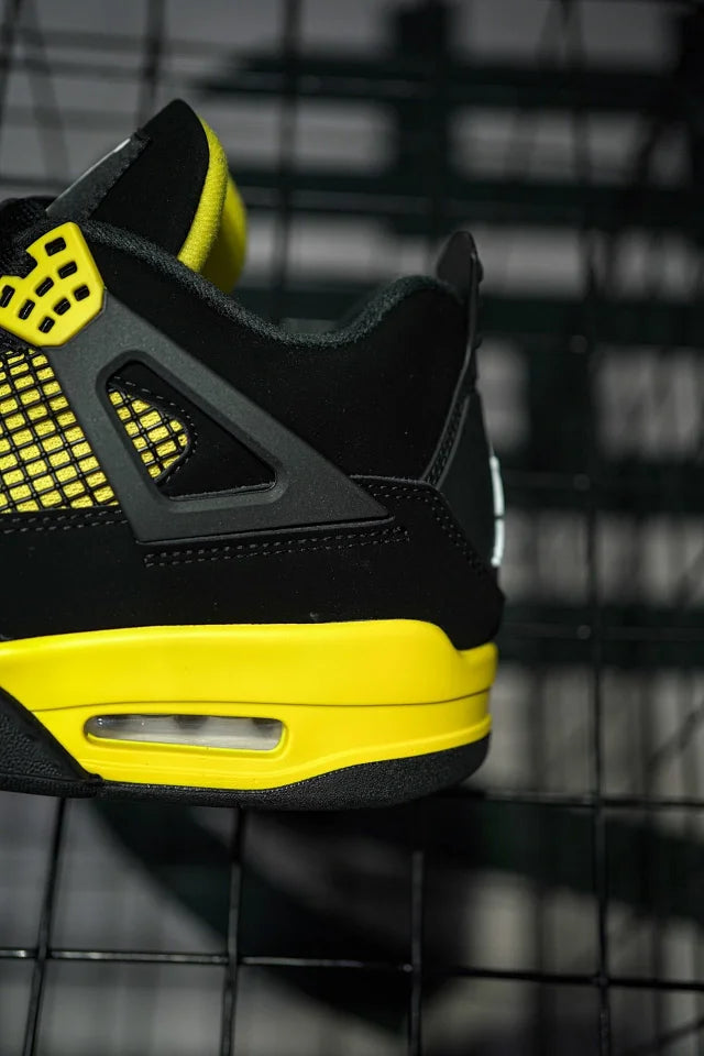 Nike Air Jordan 4 "Thunder"