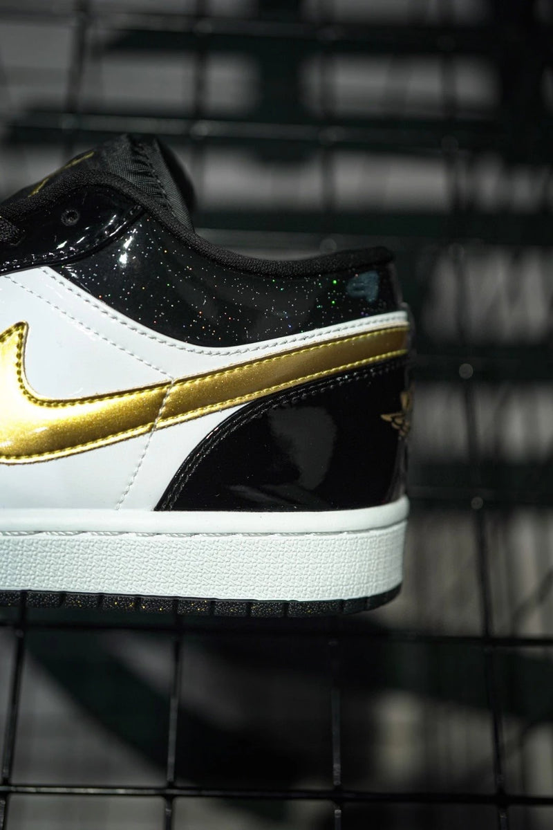 Jordan 1 Low "Gold Toe" Preto Ouro Toe