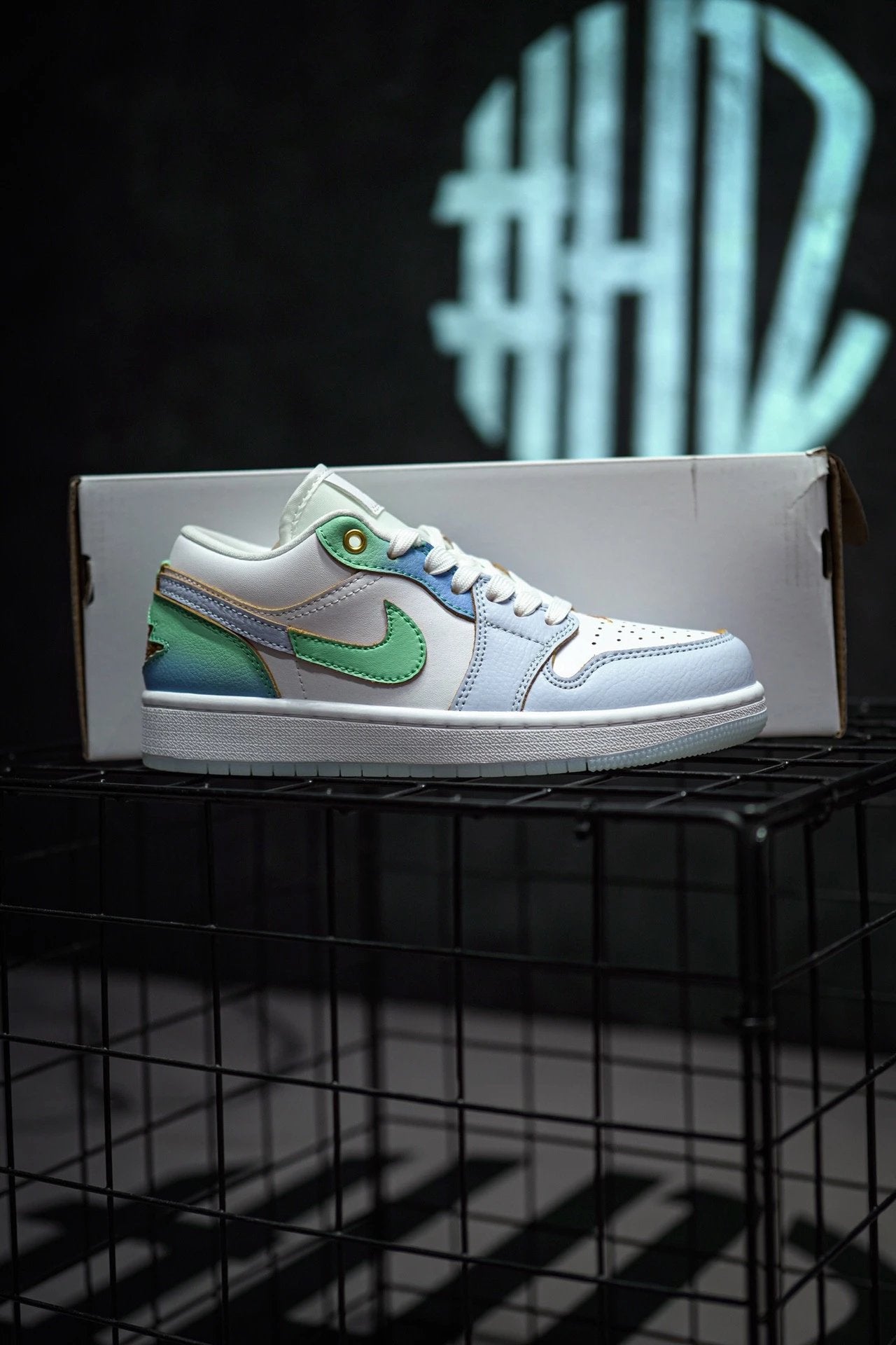 Jordan 1 Low "Emerald Rise" Branco & Azul