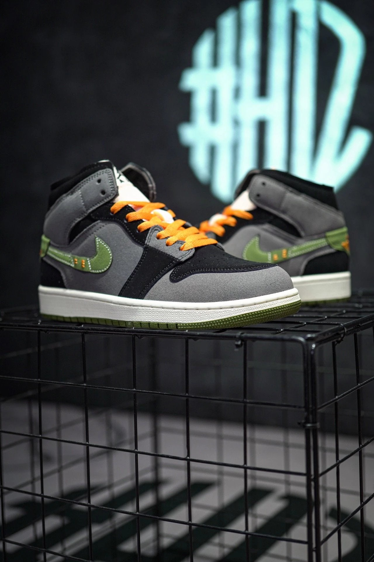 Jordan 1 Mid Grey Green