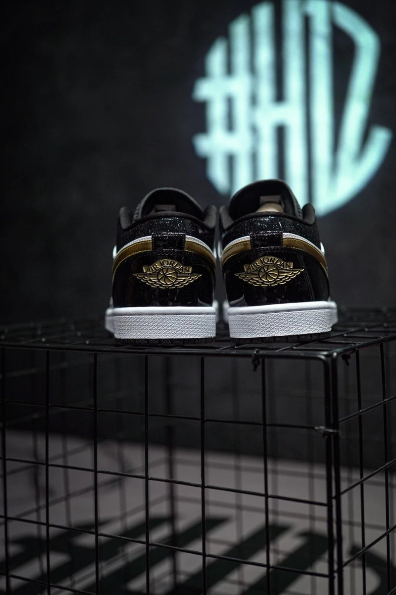 Jordan 1 Low "Gold Toe" Preto Ouro Toe