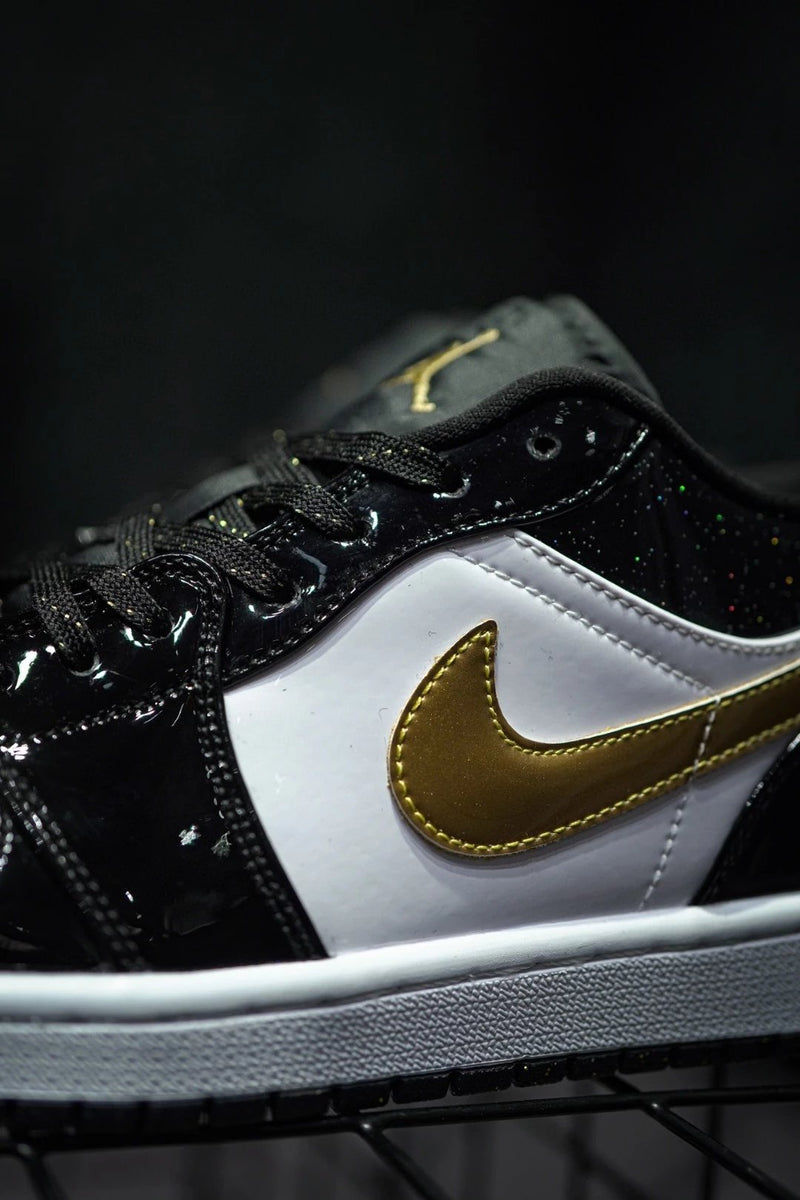 Jordan 1 Low "Gold Toe" Preto Ouro Toe