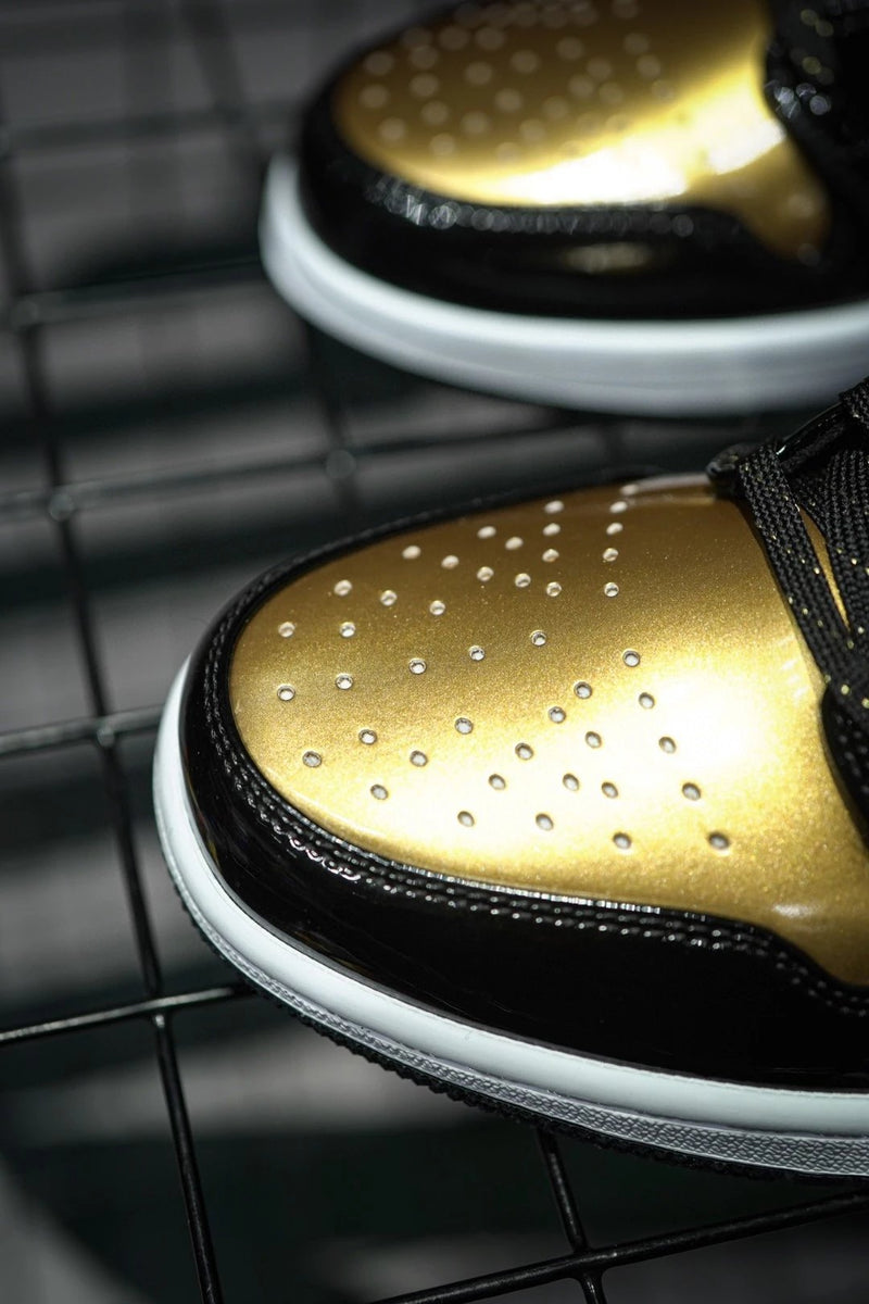 Jordan 1 Low "Gold Toe" Preto Ouro Toe